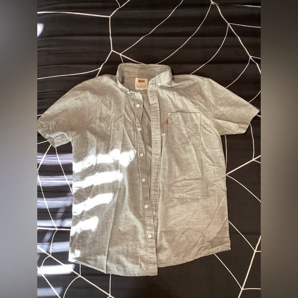Levi’s Button up - Picture 2 of 6
